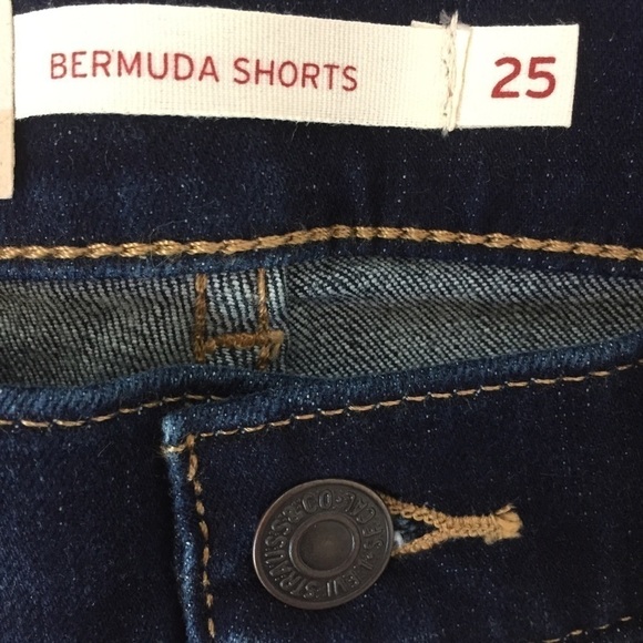 Levi's Mid Rise Denim Bermuda Jean Shorts  0/W25 - Picture 6 of 16
